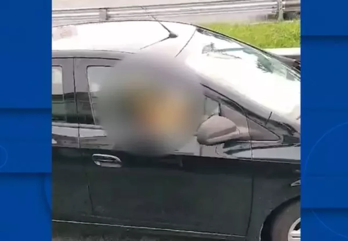 Casal é flagrado fazendo sexo dentro de carro na Capital