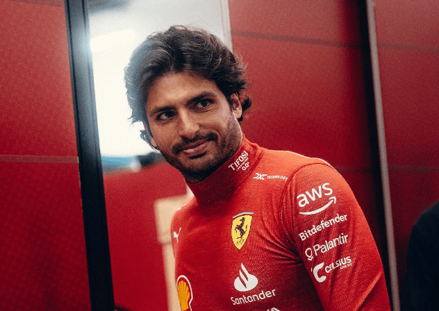 Ferrari informa que cirurgia de Carlos Sainz teve êxito e piloto se recupera no hospital