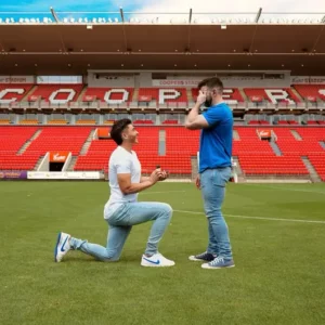 Josh Cavallo pede namorado em casamento no Coopers Stadium (Foto: Reprodução / X)