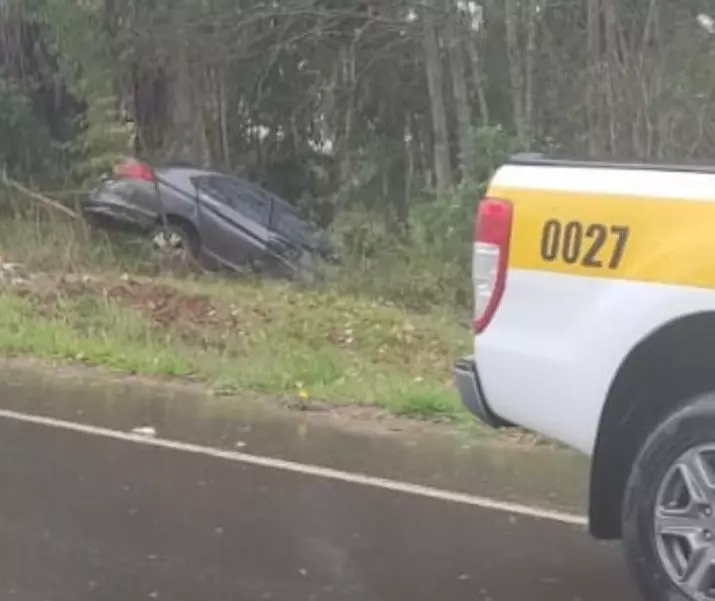 Motorista perde controle de carro e capota em São Joaquim | Foto: Polícia Militar Rodoviária