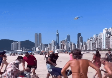 Influenciadora joga dinheiro de helicóptero em praia de BC e faz chover grana veja vídeo