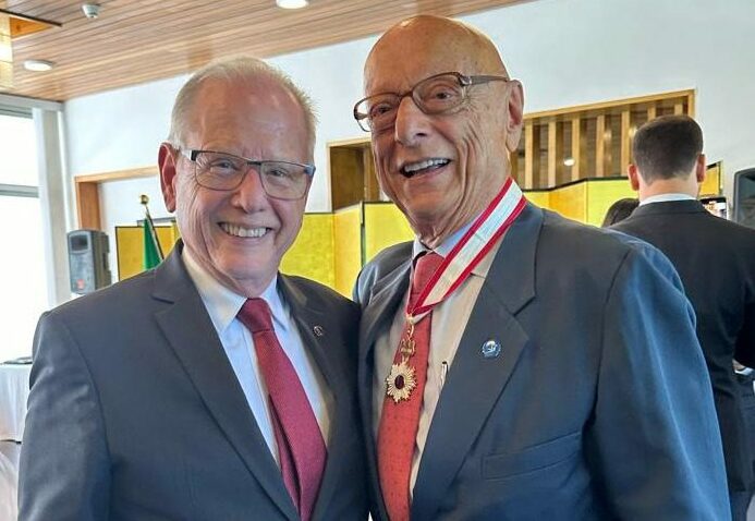 Roberto Amaral, presidente do SCC, participa de homenagem ao senador Esperidião Amin em Brasília. Foto: Arquivo Pessoal