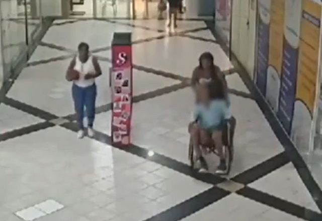 Vídeo mostra sobrinha passeando com idoso em shopping antes de ir fazer empréstimo