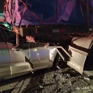 Acidente na BR-101 motorista morre após parar embaixo de carreta