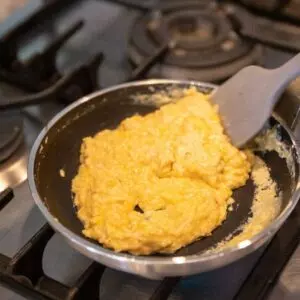 Aprenda a fazer ovos mexidos cremosos perfeitos do Contém Ovo (2)