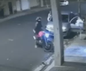 VÍDEO: casal reage a assalto e enfrenta dupla de criminosos em Uberlândia