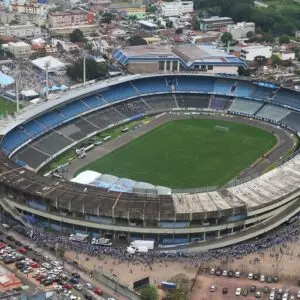 Estádio abandonado do Grêmio pode virar cidade provisória para vítimas de enchentes no RS