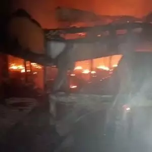 Incêndio de grandes proporções destrói loja em Tubarão