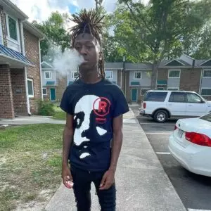 Rapper de 17 anos atira contra a própria cabeça em vídeo e morre nos EUA