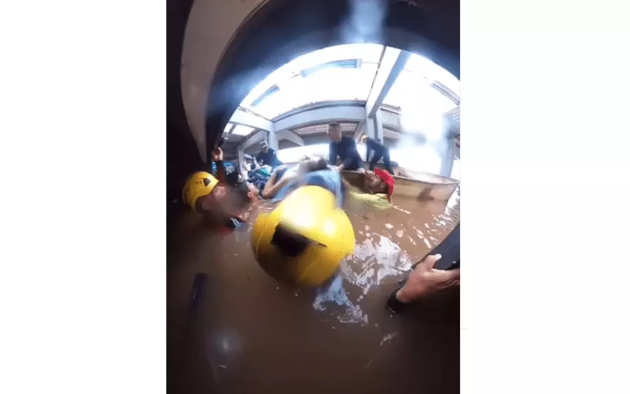 Víde mostra resgate em hospital de Canoas invadido pela água