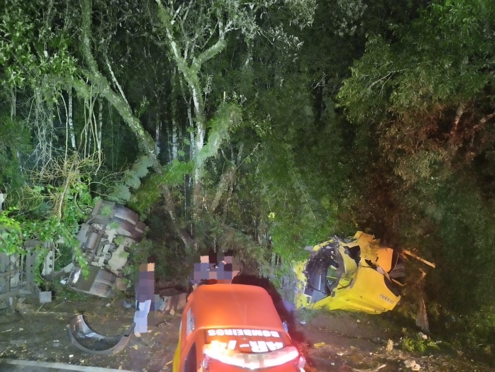 Imagem: Redes sociais / Colisão entre carretas