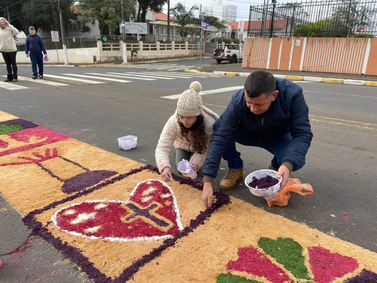 Alfombras coloridas marcan la celebración del Corpus Christi en ...