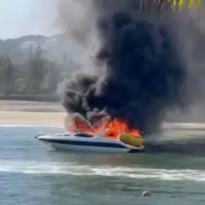 Vídeo: lancha pega fogo em praia do Rio de Janeiro e deixa 6 feridos