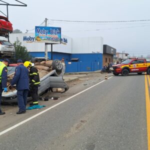 Acidente em Três Barras deixa uma mulher gravemente ferida | Foto: Corpo de Bombeiros/Divulgação