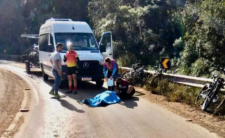 Ciclista sofre grave acidente na Serra do Rio do Rastro | Foto: Divulgação / Porto Alegre 24 horas