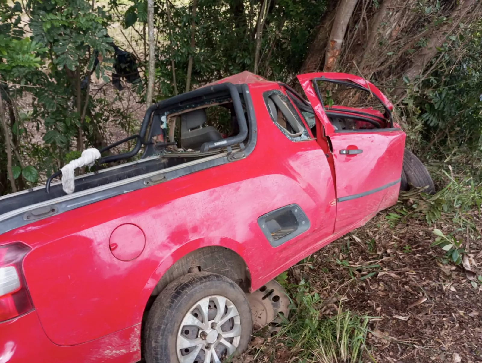 Homem morre após bater carro contra árvore no Extremo Sul de SC | Foto: Corpo de Bombeiros Militar