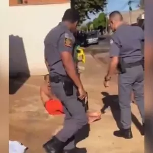 Homem tenta agredir policial e é baleado na perna | Imagem: Reprodução/Portal UOL