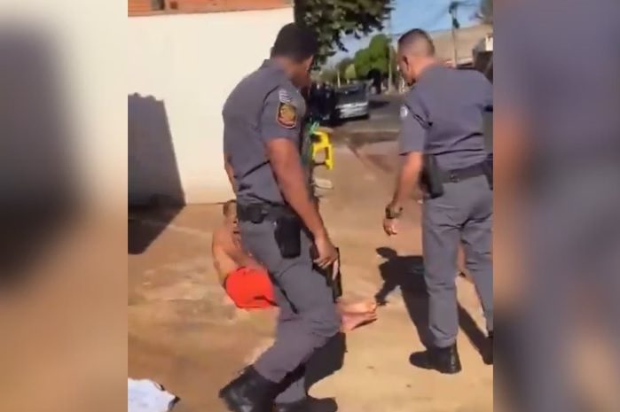 Homem tenta agredir policial e é baleado na perna | Imagem: Reprodução/Portal UOL