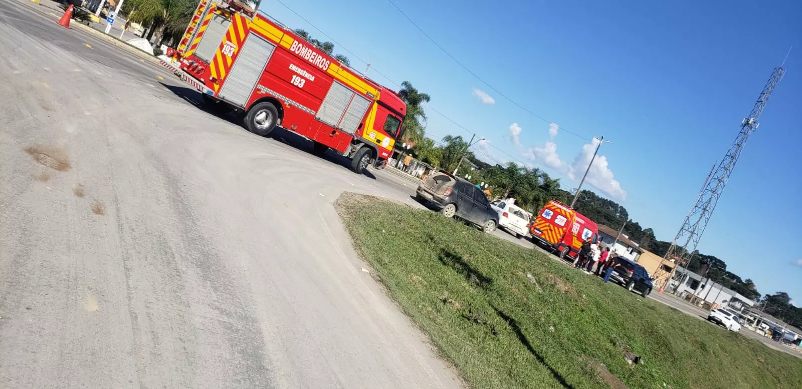 Motociclista é socorrida após se envolver em acidente na Serra | Foto: 5º Batalhão de Bombeiros Militar