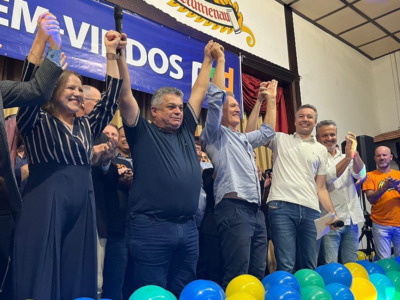 Líderes do PSD estadual confirmam coligação com o Novo, em Blumenau. Foto: Divulgação