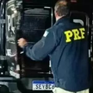 Polícia prende suspeito de estuprar uma mulher na frente da filha | Foto: Reprodução/Instagram @prf_pr