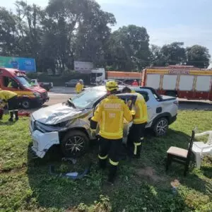 Capotamento e colisão entre três carros deixam três feridos em Araquari