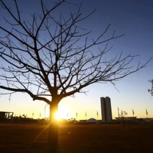 Baixa umidade e ar seco deixa Brasil em estado de alerta