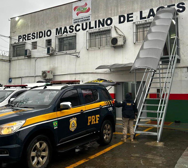 Polícia Rodoviária Federal prende homem com mandado de prisão aberto por estupro de vulnerável. | Foto: PRF