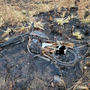 Moto encontrada carbonizada em Bom Jardim da Serra. | Foto: PMR