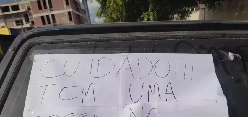 Mulher deixa recado para motorista após ver cena curiosa | Foto: Reprodução/Twitter.