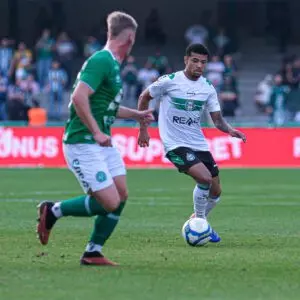 Chape é derrotada pelo Coritiba e pode entrar no rebaixamento da Série B