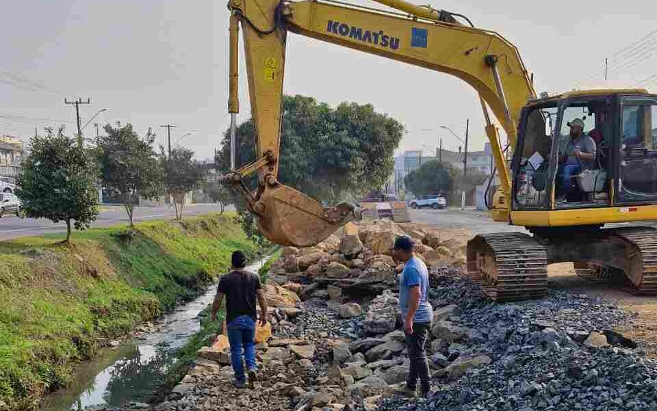 Após 10 meses, prefeitura inicia revitalização da Av. Belizário Ramos. | Foto: Amarildo Volpato / Rádio Clube