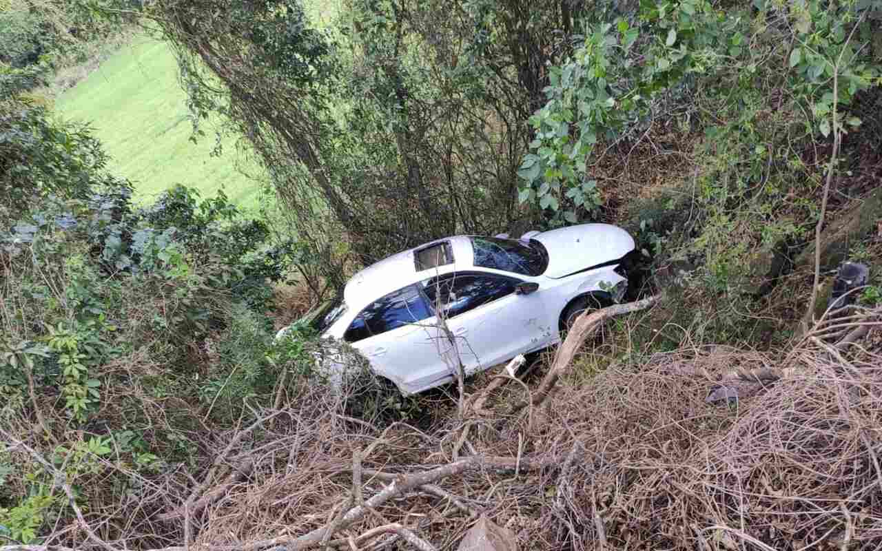 Capotamento em SC deixa cinco vítimas, incluindo duas crianças | Foto: Corpo de Bombeiros