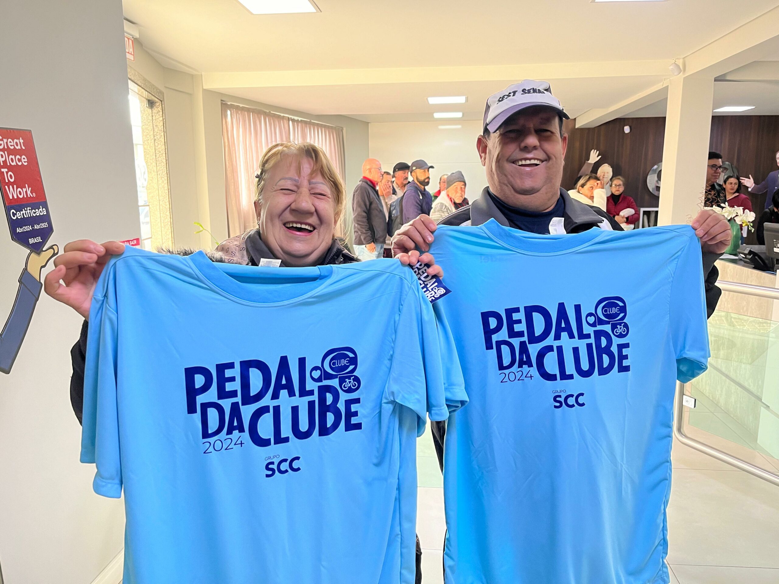 Dona Sueli e seu Arides, primeiros inscritos do Pedal 2024. | Foto: Alessandra Simionato / Rádio Clube