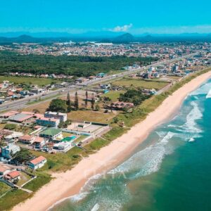 Salários de até 18,7 mil: Processo seletivo tem diversas vagas para trabalhar em praia de SC | Foto: Elita Imobiliária/Reprodução.