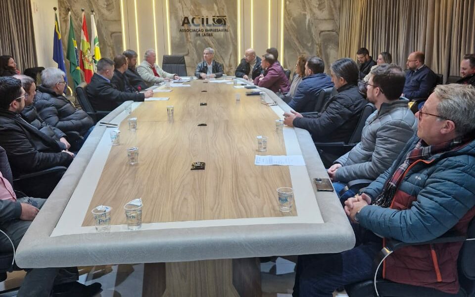 Reunião na Acil. | Foto: Amarildo Volpato / Rádio Clube