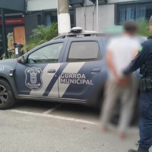 Vídeo flagra homem agredindo cães em Balneário Camboriú | Foto: Guarda Municipal de Balneário Camboriú