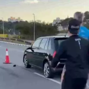 Veja momento em que atleta é atropelado na maratona de Florianópolis