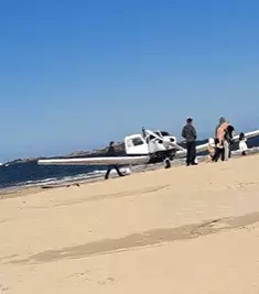 Avião fez pouso de emergência na Praia do Sonho