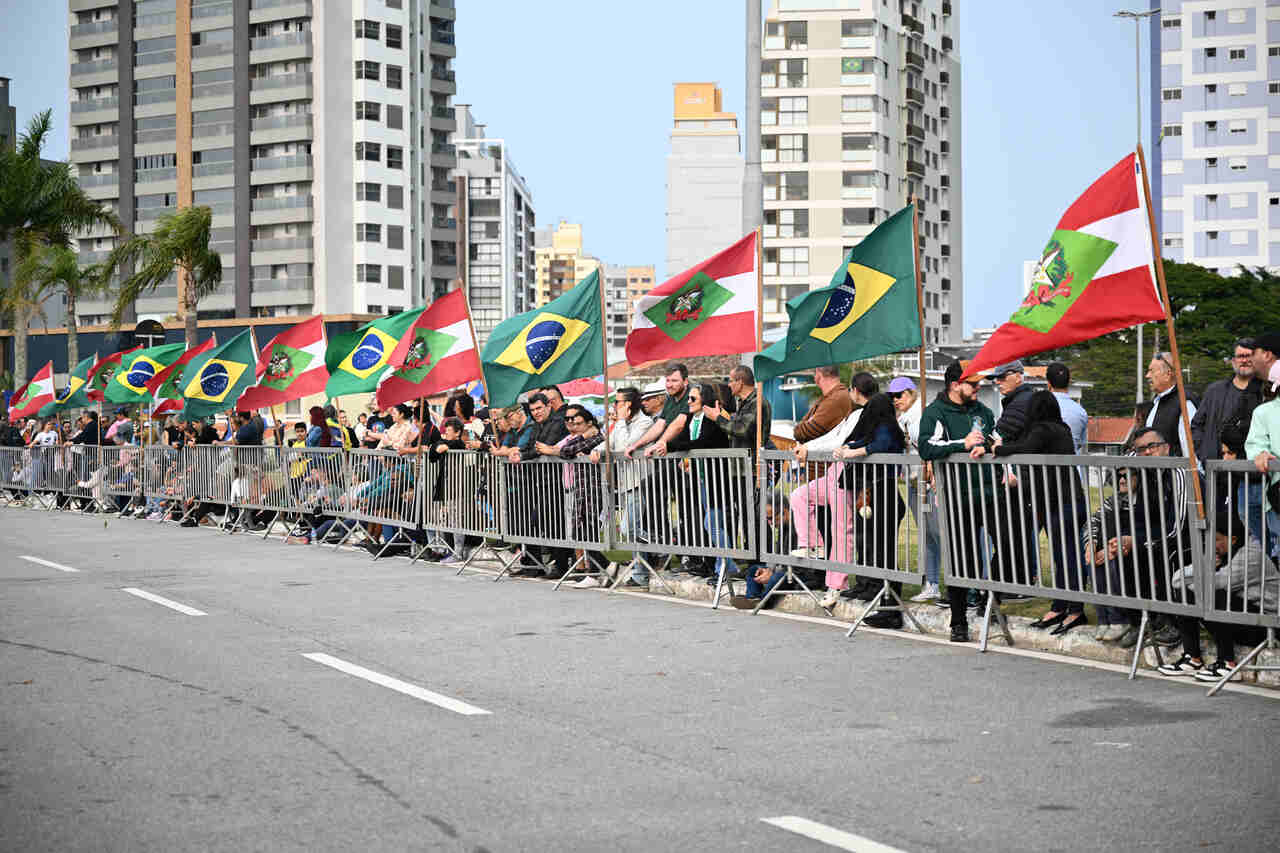 Mais de 5 mil pessoas desfilaram no 7 de setembro, em Florianópolis. Foto: GovSC/Reprodução