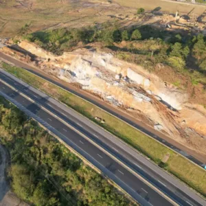 BR-101, em Capivari de Baixo, terá detonação de rochas nesta quarta