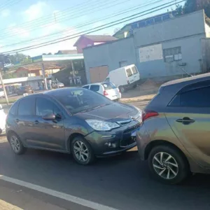 Engavetamento em São Joaquim envolve três carros