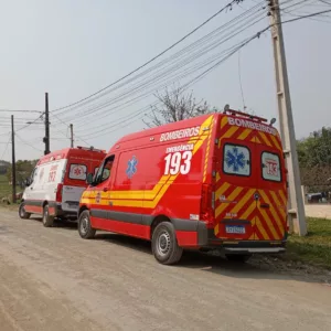 Homem morre após cair de telhado em SC