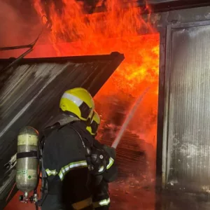 Incêndio de grandes proporções mobiliza bombeiros em Lages