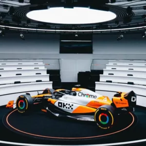 McLaren troca pintura do carro para homenagear Ayrton Senna; confira