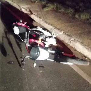 Motociclista fica ferido após acidente na Serra