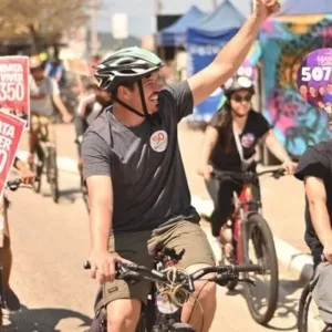 O passeio de bicicleta de Marquito (PSOL) no Dia Mundial sem Carro. Odara Cris/Divulgação