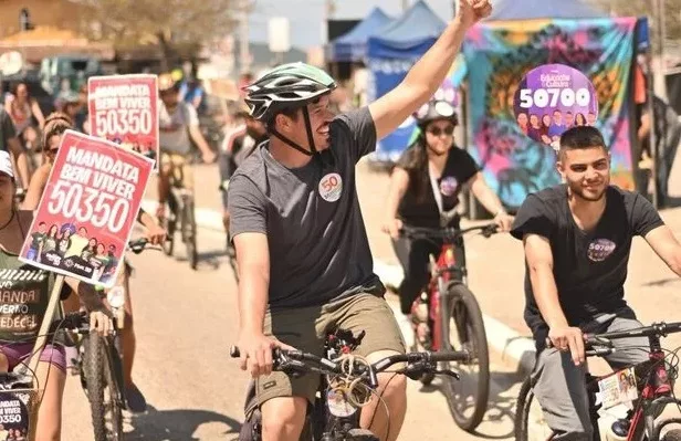 O passeio de bicicleta de Marquito (PSOL) no Dia Mundial sem Carro. Odara Cris/Divulgação