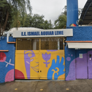 Estudante foi esfaqueado na porta da escola. - Foto: Google Street View/Reprodução