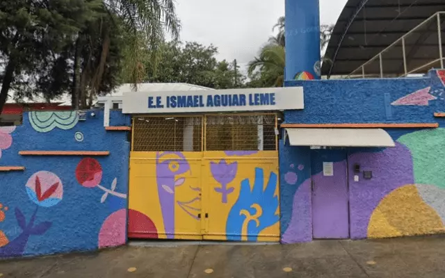 Estudante foi esfaqueado na porta da escola. – Foto: Google Street View/Reprodução